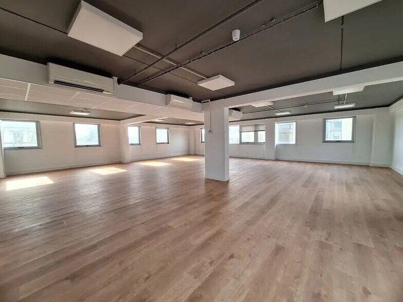Office in Bordeaux for lease - Interior Photo - Image 3 of 19
