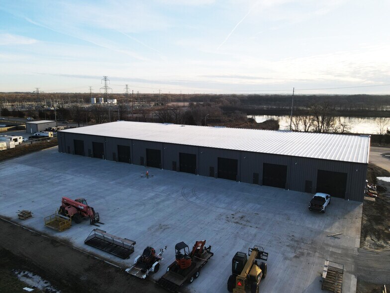 5950 NW Beaver Dr, Johnston, IA à vendre - Photo du bâtiment - Image 3 de 3