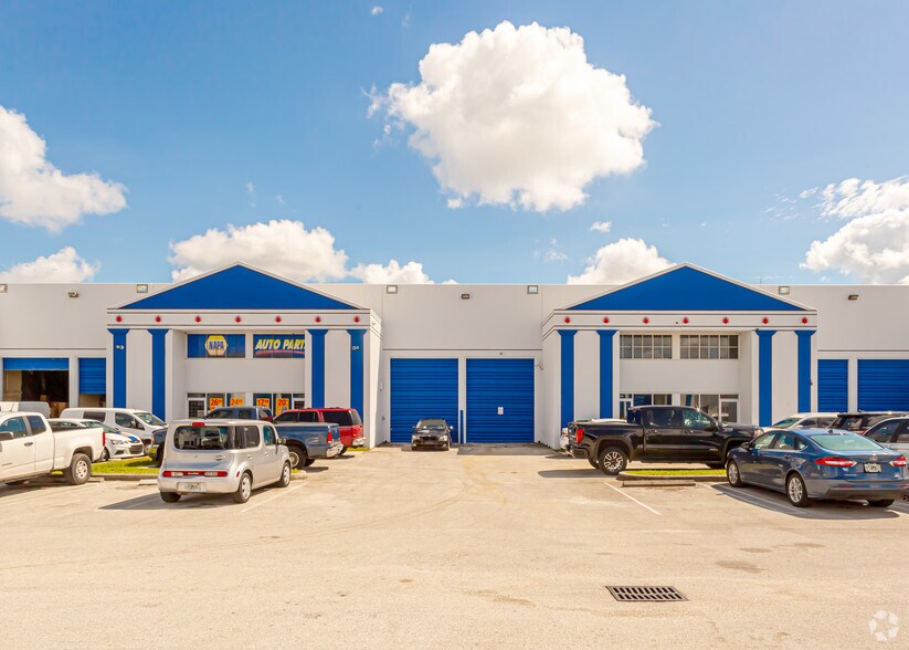 13450-13464 SW 131st St, Miami, FL à louer - Photo du bâtiment - Image 2 de 4