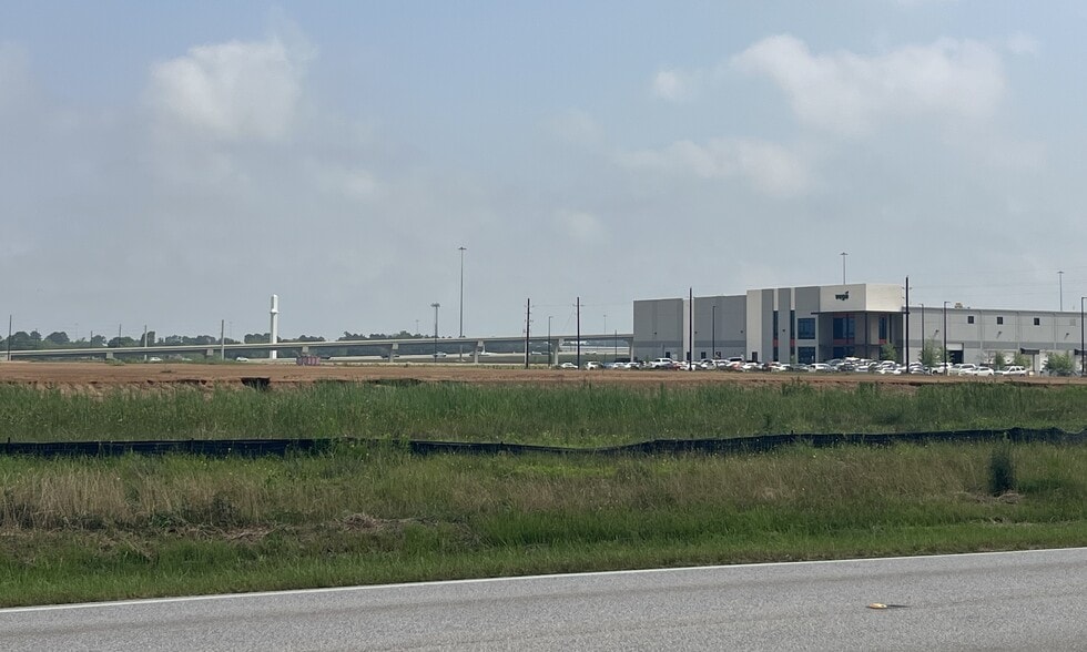 13927 Boudreaux Rd, Tomball, TX à vendre - Photo du bâtiment - Image 2 de 6