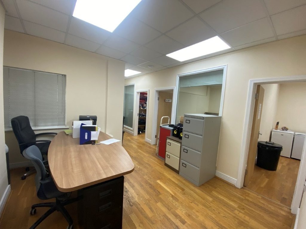 St Johns Rd, Kingston Upon Thames, LND KT1 4AN - Unit Unit 2 -  - Interior Photo - Image 2 of 3