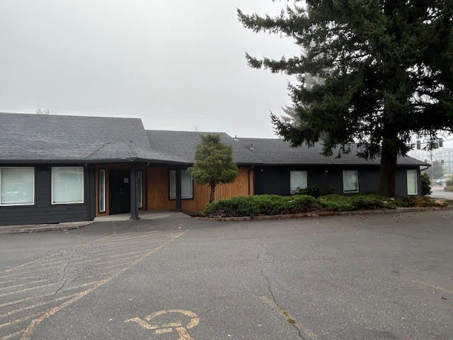 18445 E Burnside St, Portland, OR à vendre - Photo du bâtiment - Image 1 de 31