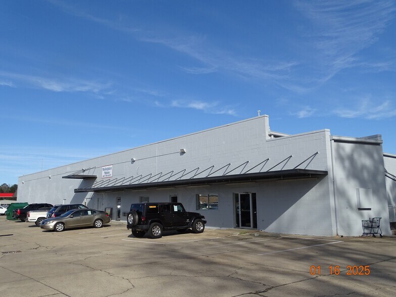 110 Market Pl, Hazlehurst, MS à louer - Photo du bâtiment - Image 1 de 2
