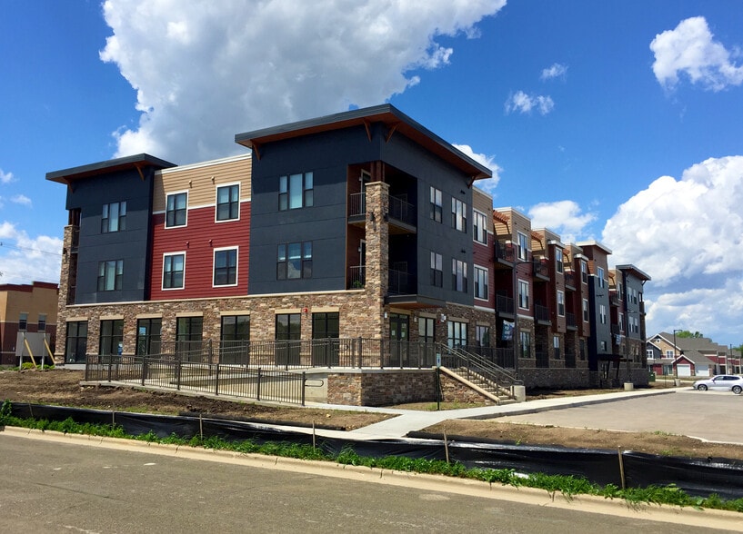 1240-1270 Stonewood Xing, Sun Prairie, WI for lease - Building Photo - Image 3 of 4
