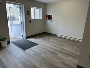 61 Airport Dr, Rochester, NH for lease Interior Photo- Image 2 of 8