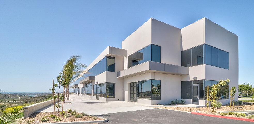 1800 Aston Ave, Carlsbad, CA à louer - Photo du bâtiment - Image 2 de 11