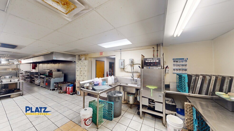 3864 Youngstown Rd SE, Warren, OH à vendre - Photo du bâtiment - Image 3 de 17