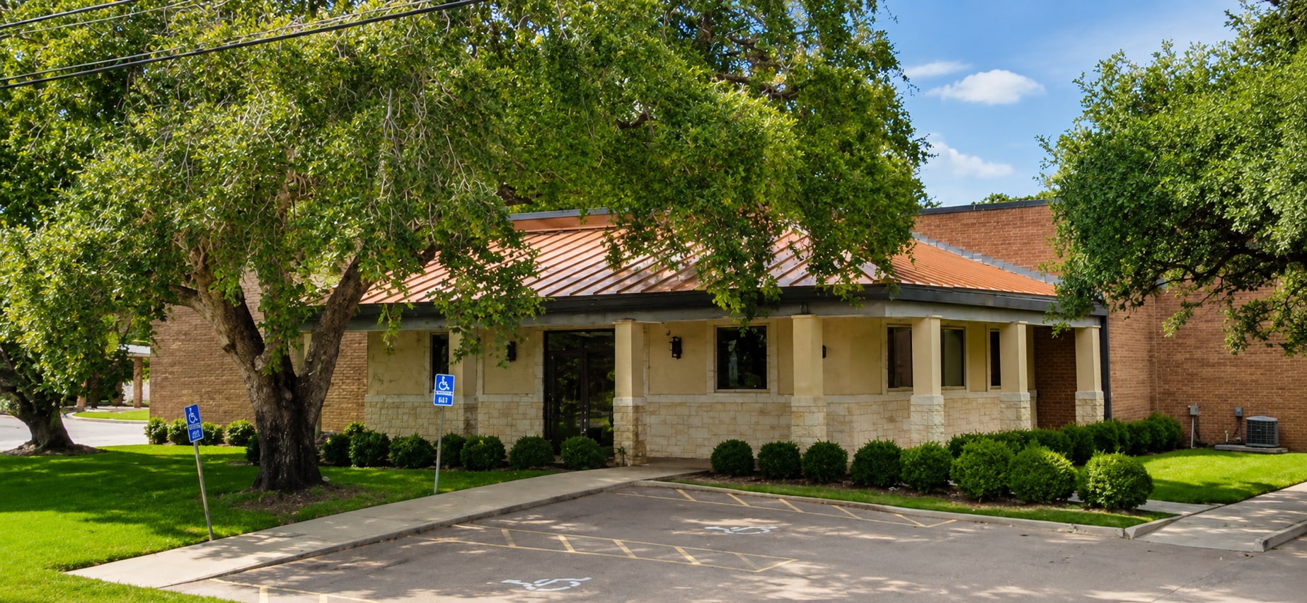 2501 N Navarro St, Victoria, TX for sale Primary Photo- Image 1 of 5
