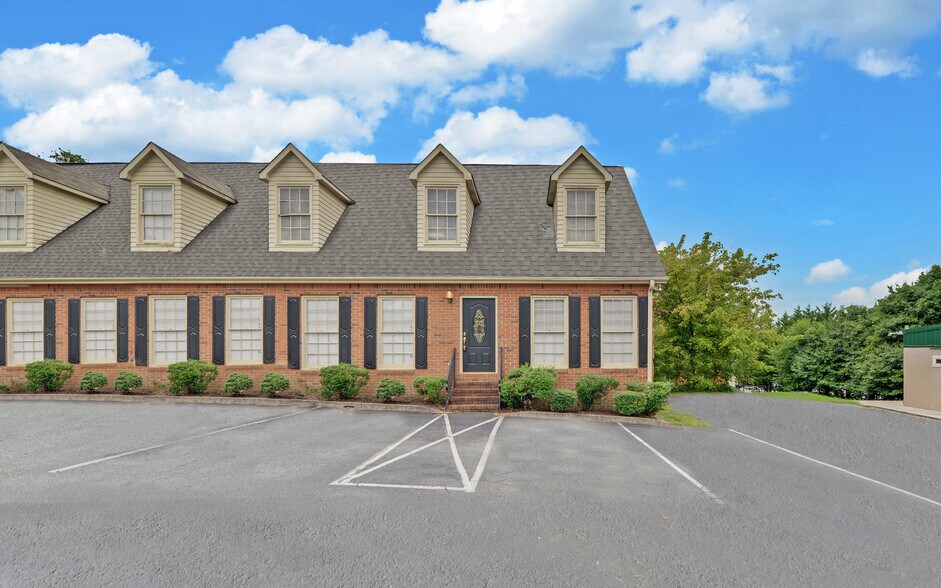 131 W Savannah St, Toccoa, GA à louer - Photo du bâtiment - Image 2 de 35