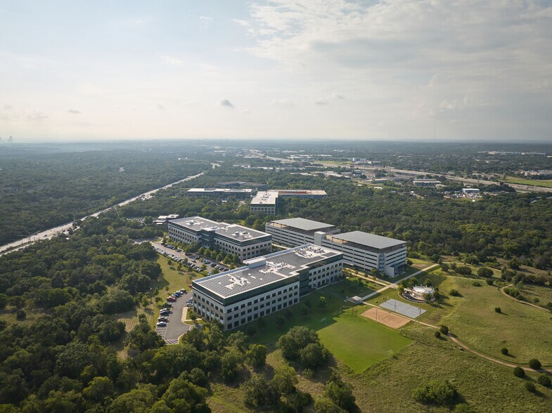 5707 Southwest Pky, Austin, TX à louer - Photo du bâtiment - Image 3 de 7
