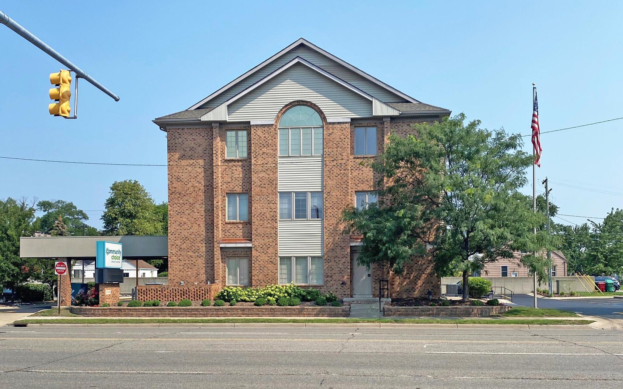 16331-16345 E 9 Mile Rd, Eastpointe, MI for lease Building Photo- Image 1 of 9