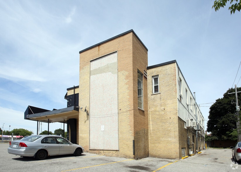 308-318 Painted Post Dr, Toronto, ON for lease - Building Photo - Image 2 of 3