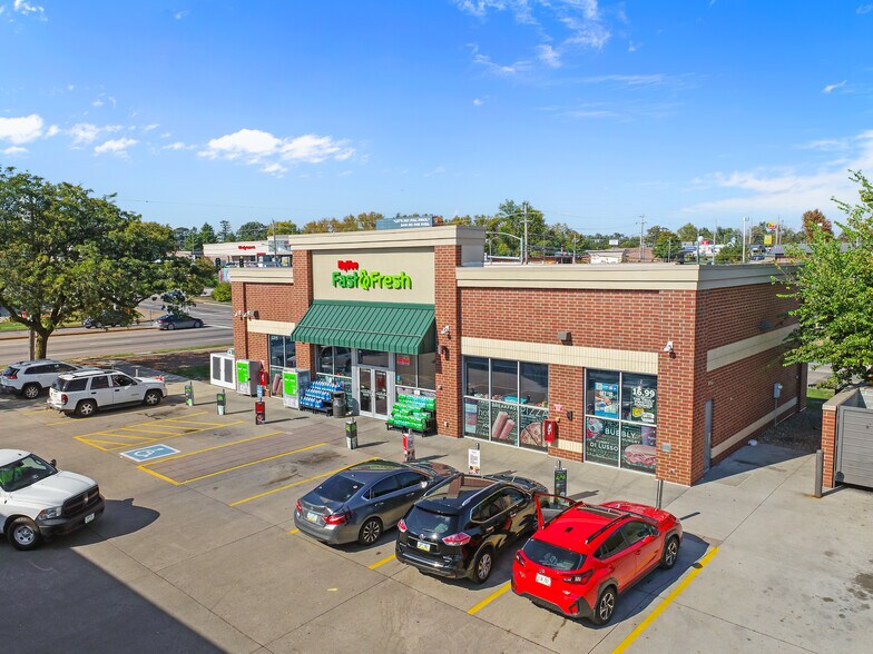 3321 SE 14th St, Des Moines, IA à louer - Photo du bâtiment - Image 3 de 12
