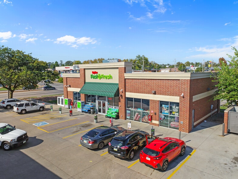3405-3411 SE 14th St, Des Moines, IA for lease - Building Photo - Image 3 of 12