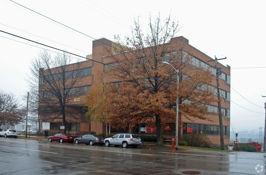 1650 Elm St, Manchester, NH à vendre - Photo du bâtiment - Image 2 de 45