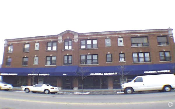 4335 W Irving Park Rd, Chicago, IL à vendre - Photo du bâtiment - Image 2 de 26