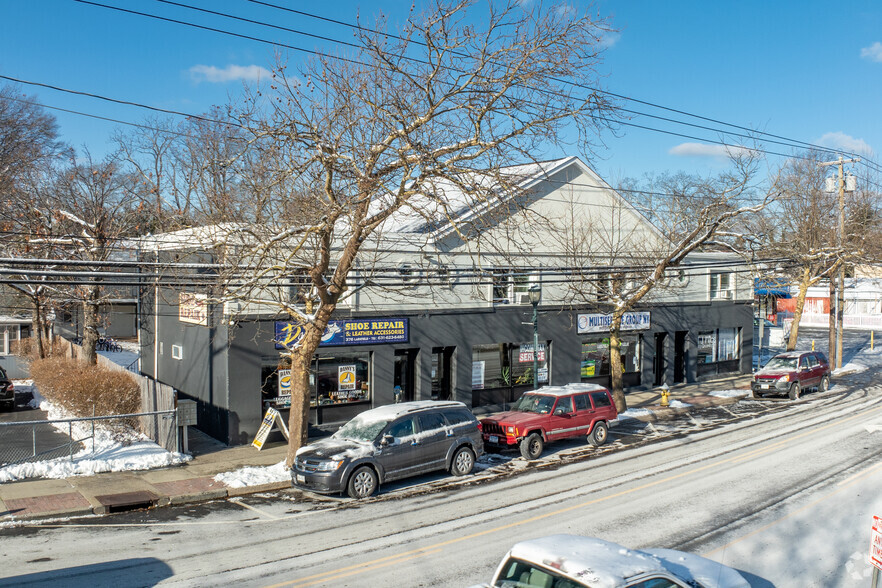 360-376 Larkfield Rd, East Northport, NY à vendre - Photo principale - Image 1 de 1