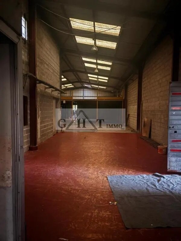 Industrial in Montreuil for sale Interior Photo- Image 1 of 4