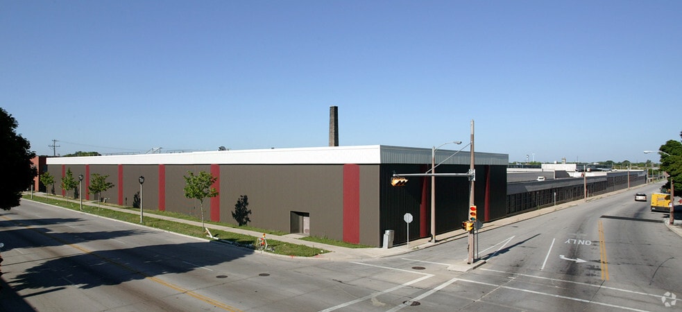 4143 N 27th St, Milwaukee, WI for lease - Building Photo - Image 3 of 5