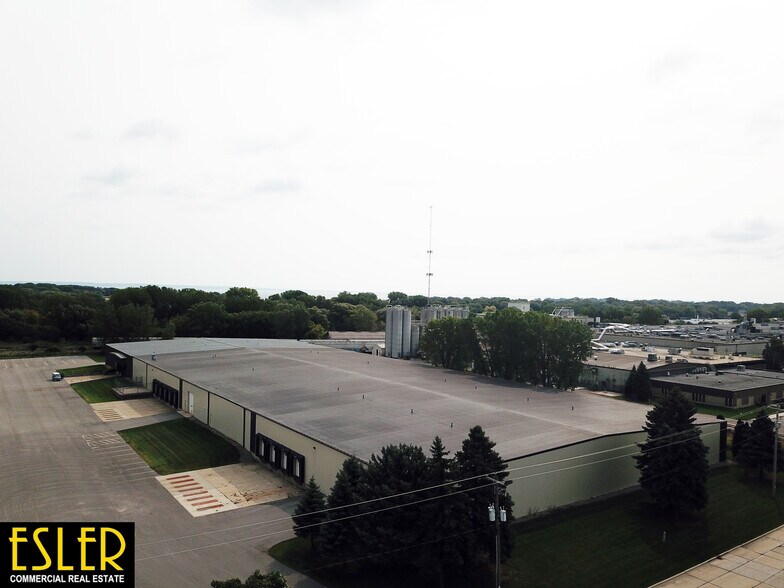 3600 Moser St, Oshkosh, WI for sale - Building Photo - Image 1 of 1