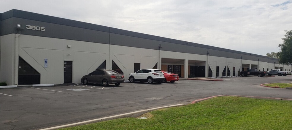 3901-3911 W Van Buren St, Phoenix, AZ for lease - Building Photo - Image 1 of 14