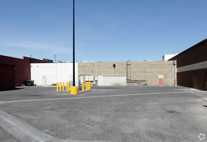 3355 E Tropicana Ave, Las Vegas, NV à louer - Photo du bâtiment - Image 3 de 5