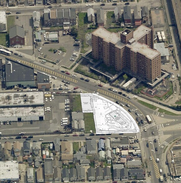 72-10 Beach Channel Dr, Far Rockaway, NY à louer - Photo du bâtiment - Image 2 de 5
