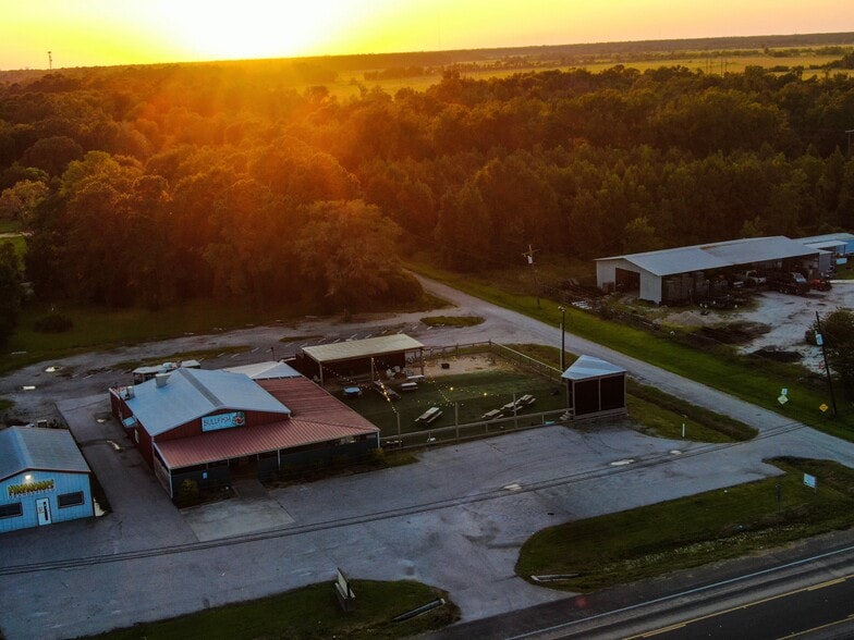 6223 W Roundbunch Rd, Orange, TX for sale - Building Photo - Image 2 of 26