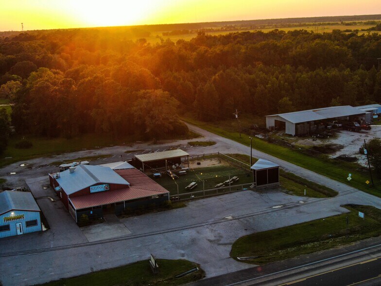 6223 W Roundbunch Rd, Orange, TX à vendre - Photo du bâtiment - Image 2 de 26