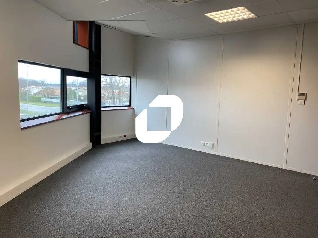 Office in Mérignac for lease Building Photo- Image 1 of 19