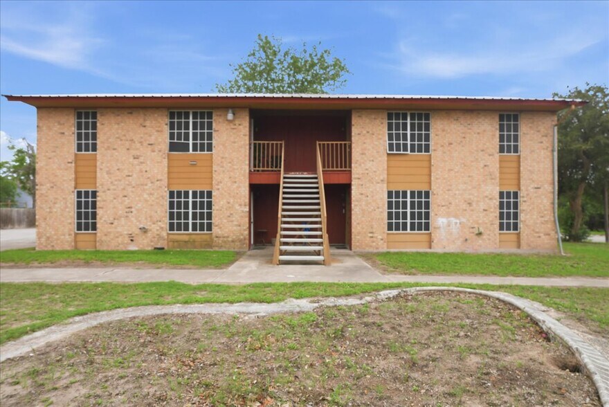 600 E Crockett St, Beeville, TX à vendre - Photo du bâtiment - Image 3 de 52