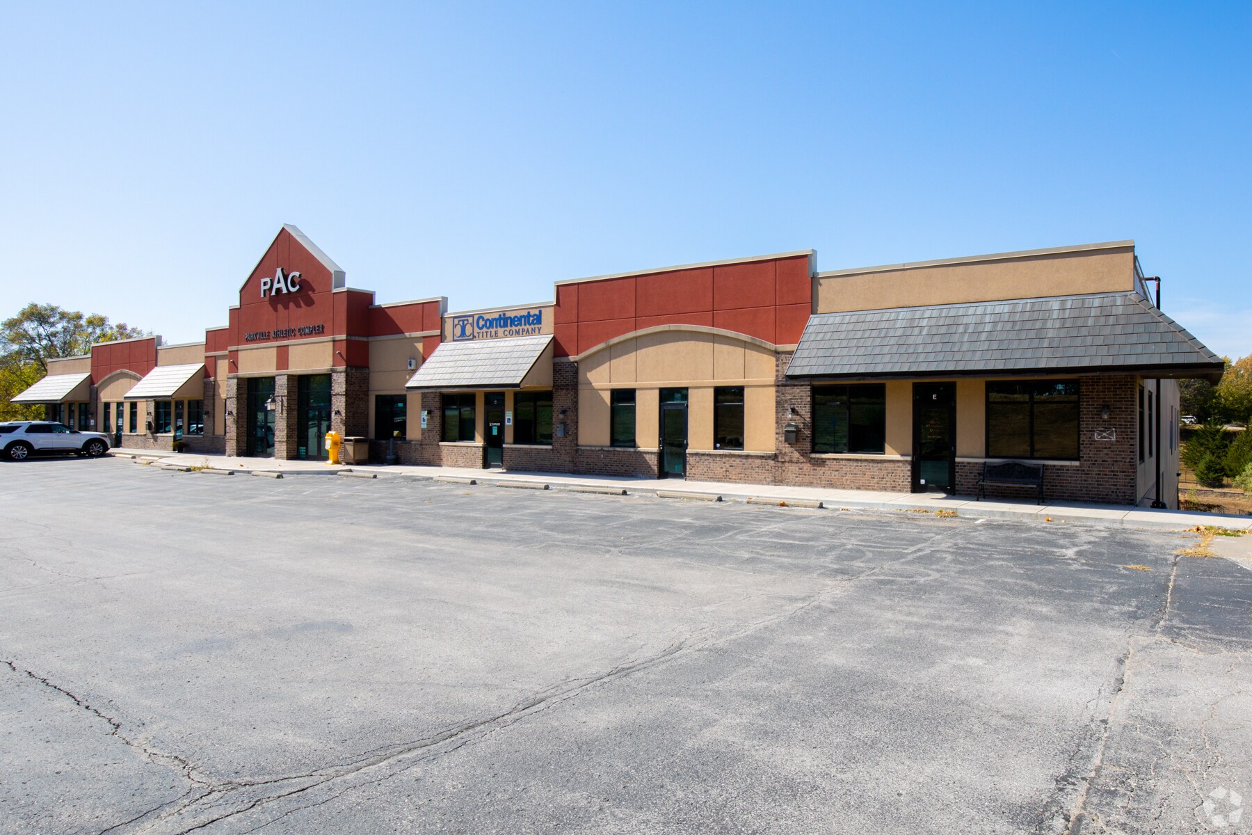 6014 N State Route 9, Parkville, MO à louer Photo principale- Image 1 de 8