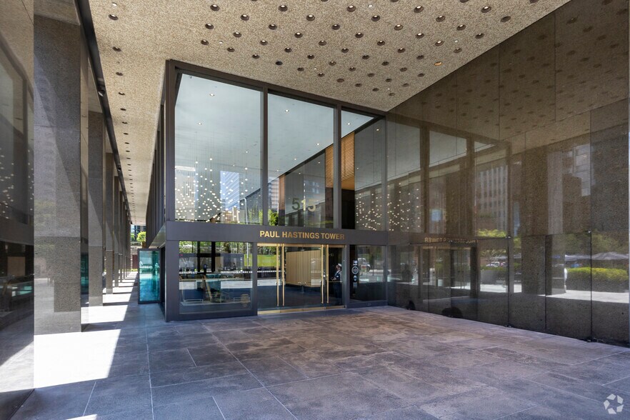 515 S Flower St, Los Angeles, CA à louer - Photo du bâtiment - Image 3 de 26