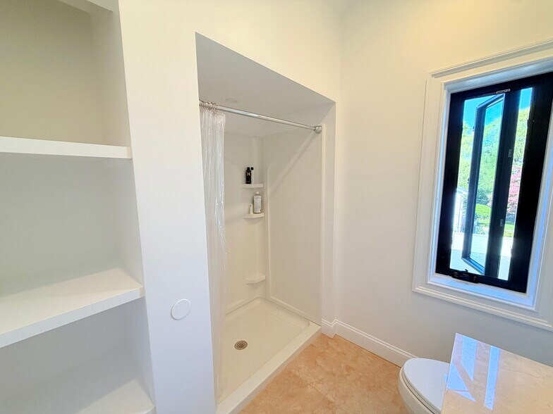 31 Saint Roch Ave, Greenwich, CT à louer - Photo intérieure - Image 2 de 19