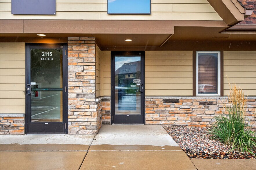 2115 County Road D E, Maplewood, MN à louer - Photo du bâtiment - Image 2 de 11