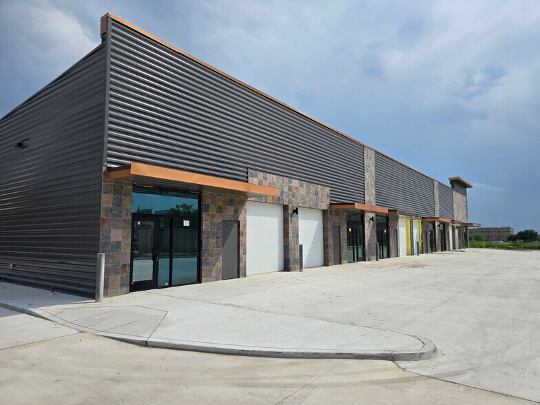 9850 Huebner Rd, San Antonio, TX à louer - Photo du bâtiment - Image 3 de 9