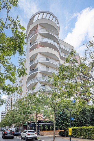 More details for 54 Avenue Puvis De Chavannes, Courbevoie - Retail for Lease