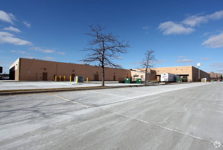 500-740 John R Rd, Troy, MI à louer - Photo du bâtiment - Image 3 de 5