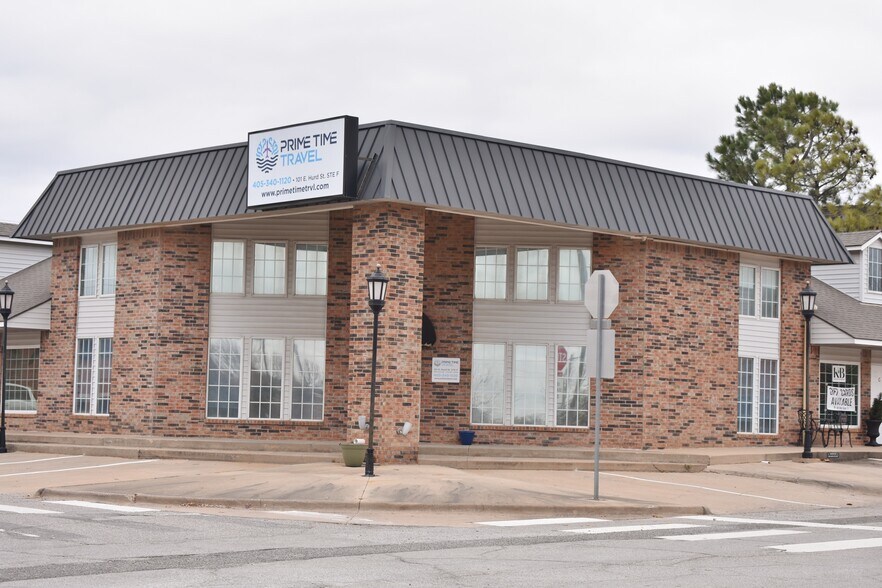 101 E Hurd St, Edmond, OK à louer - Photo du bâtiment - Image 2 de 6