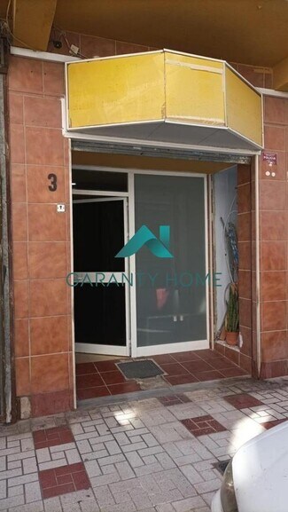 Plus de détails pour Multi-résidentiel à vendre