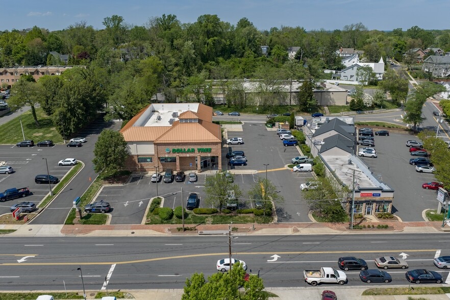 215 Maple Ave W, Vienna, VA for lease - Building Photo - Image 2 of 6