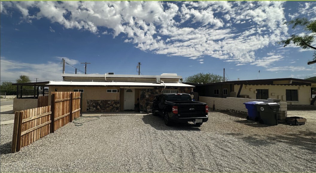 81-83 Panorama Dr, Thermal, CA à vendre Photo du bâtiment- Image 1 de 1