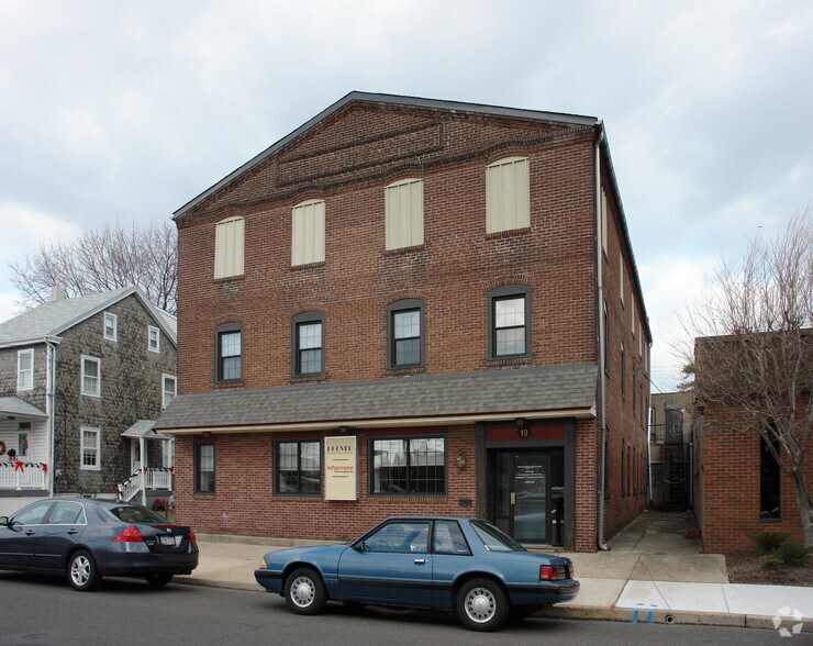 19 Jenkins Ave, Lansdale, PA à louer - Photo du bâtiment - Image 3 de 7