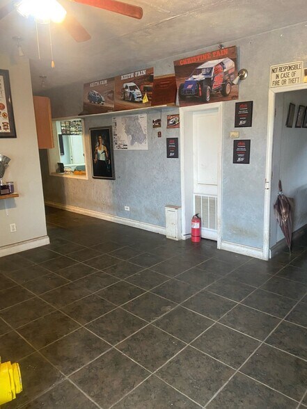 1220 College St, Clarksville, TN à vendre - Photo intérieure - Image 2 de 7