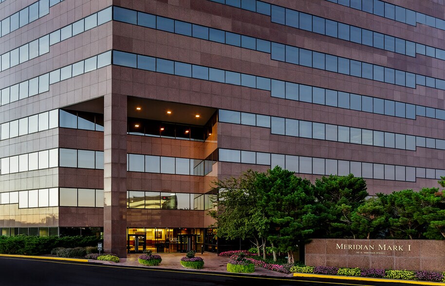 11611 N Meridian St, Carmel, IN à louer - Photo du bâtiment - Image 2 de 8