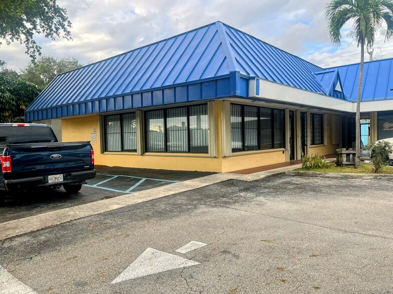 1755-1791 NE 162nd St, North Miami Beach, FL for lease - Building Photo - Image 2 of 8