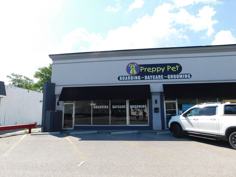 22241-22255 Lorain Rd, Fairview Park, OH à louer - Photo du bâtiment - Image 2 de 23