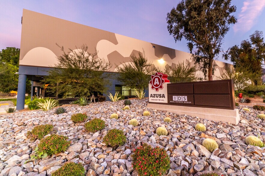 975-985 W 8th St, Azusa, CA à louer - Photo du bâtiment - Image 3 de 3