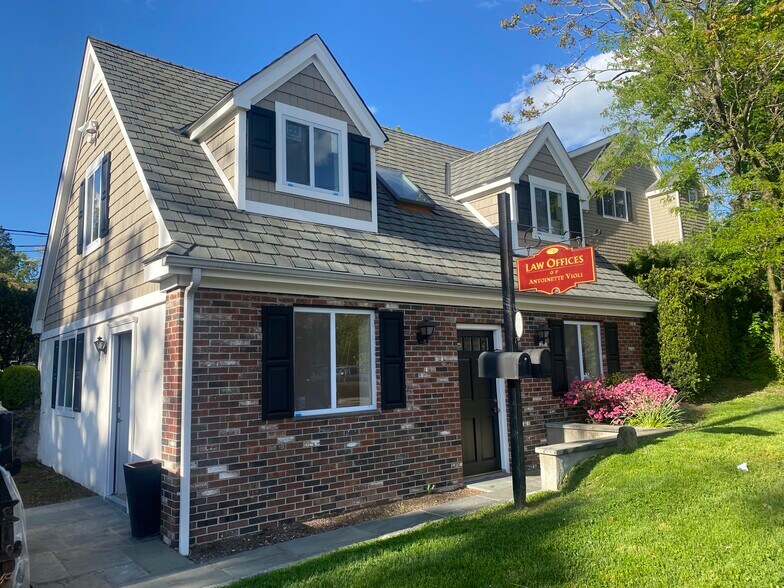 78 E Putnam Ave, Cos Cob, CT à louer - Photo principale - Image 1 de 7