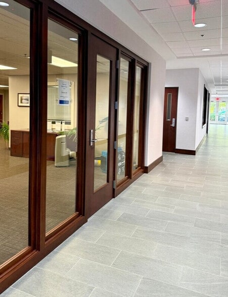 1 Oak St, Asheville, NC for lease - Building Photo - Image 3 of 5